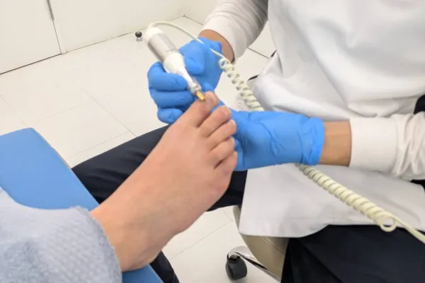 負担を抑えた施術をしている様子